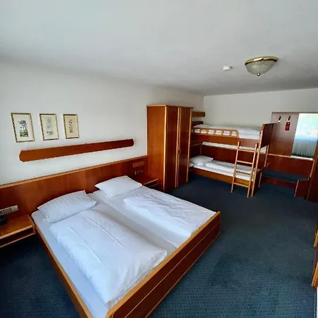 Hotel Krone Neuenburg 3*