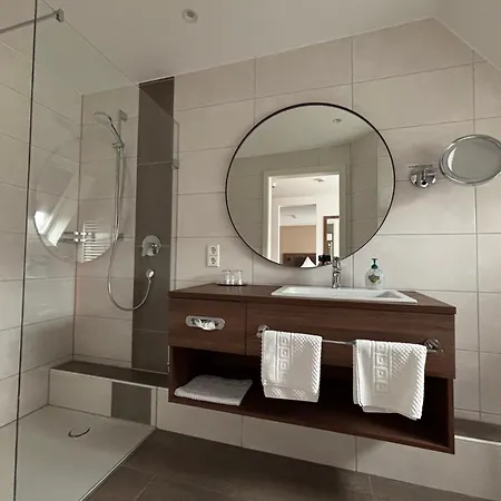 Hotel Krone Neuenburg 3*