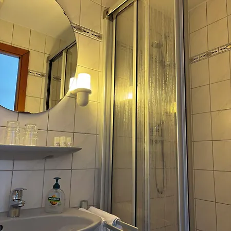 فندق Krone Neuenburg 3*
